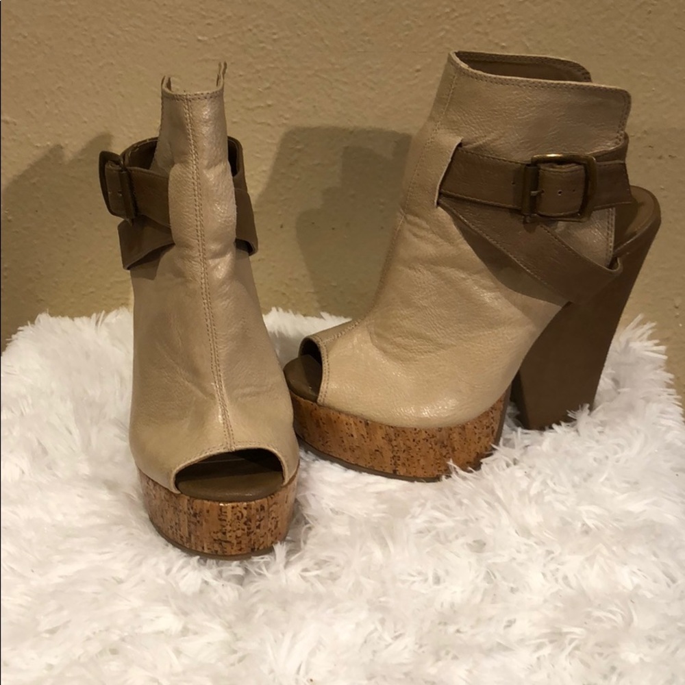 Go max 5 1/2” heels NWOT